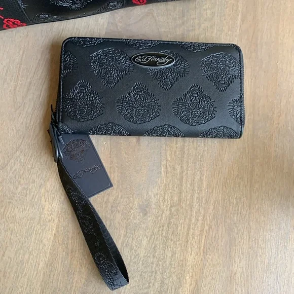 Ed Hardy Black and Red Embossed Satchel with matching wristlet set - Picture 2 of 9